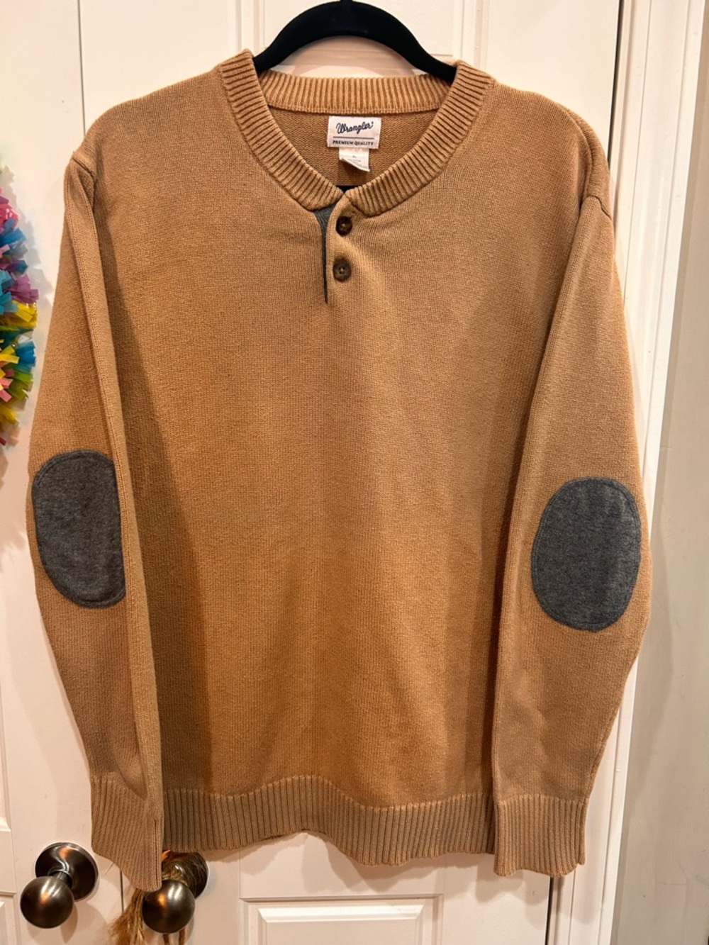Wrangler Men's Large Tan Henley Sweater with Gray Elbow Patches
